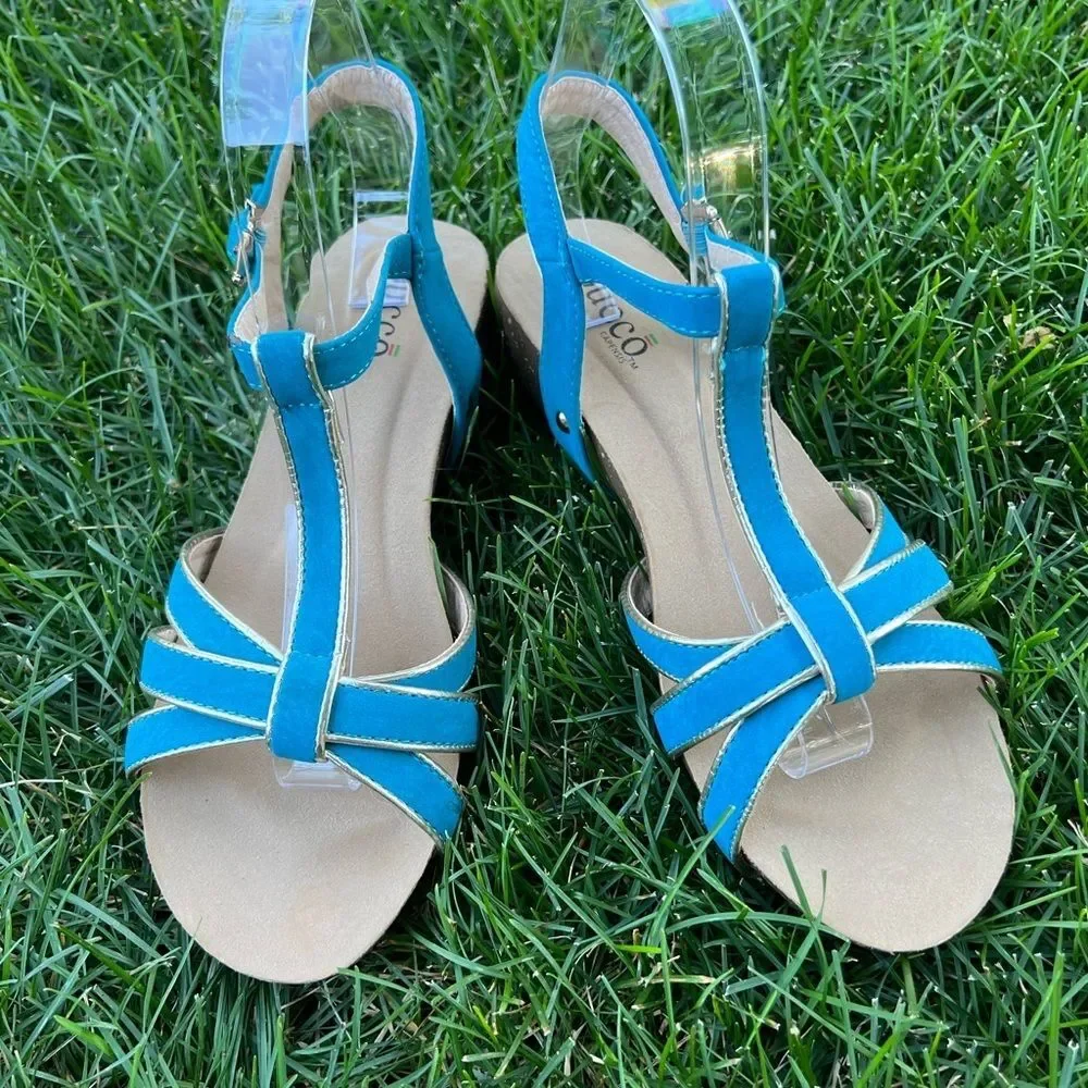 Nordstrom‘s Bucco Capensis Heeled Sandals “Edna blue” w/gold trim, Sz 8